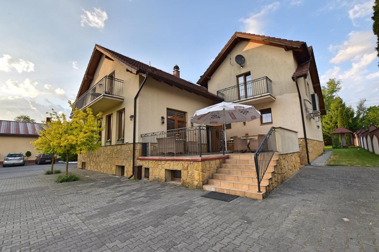 Hotel Radzewice Exterior photo