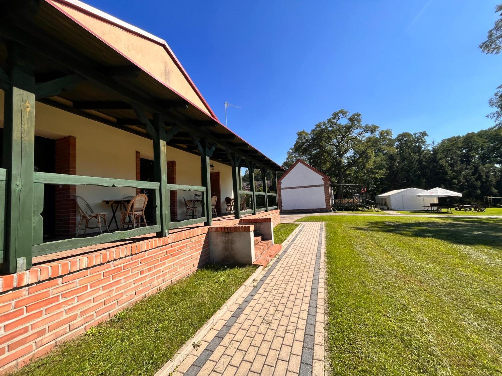 Hotel Radzewice Exterior photo